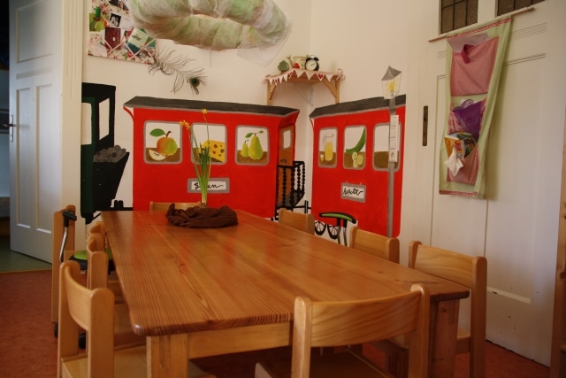 Der Esstisch im Essensraum des Finkennests